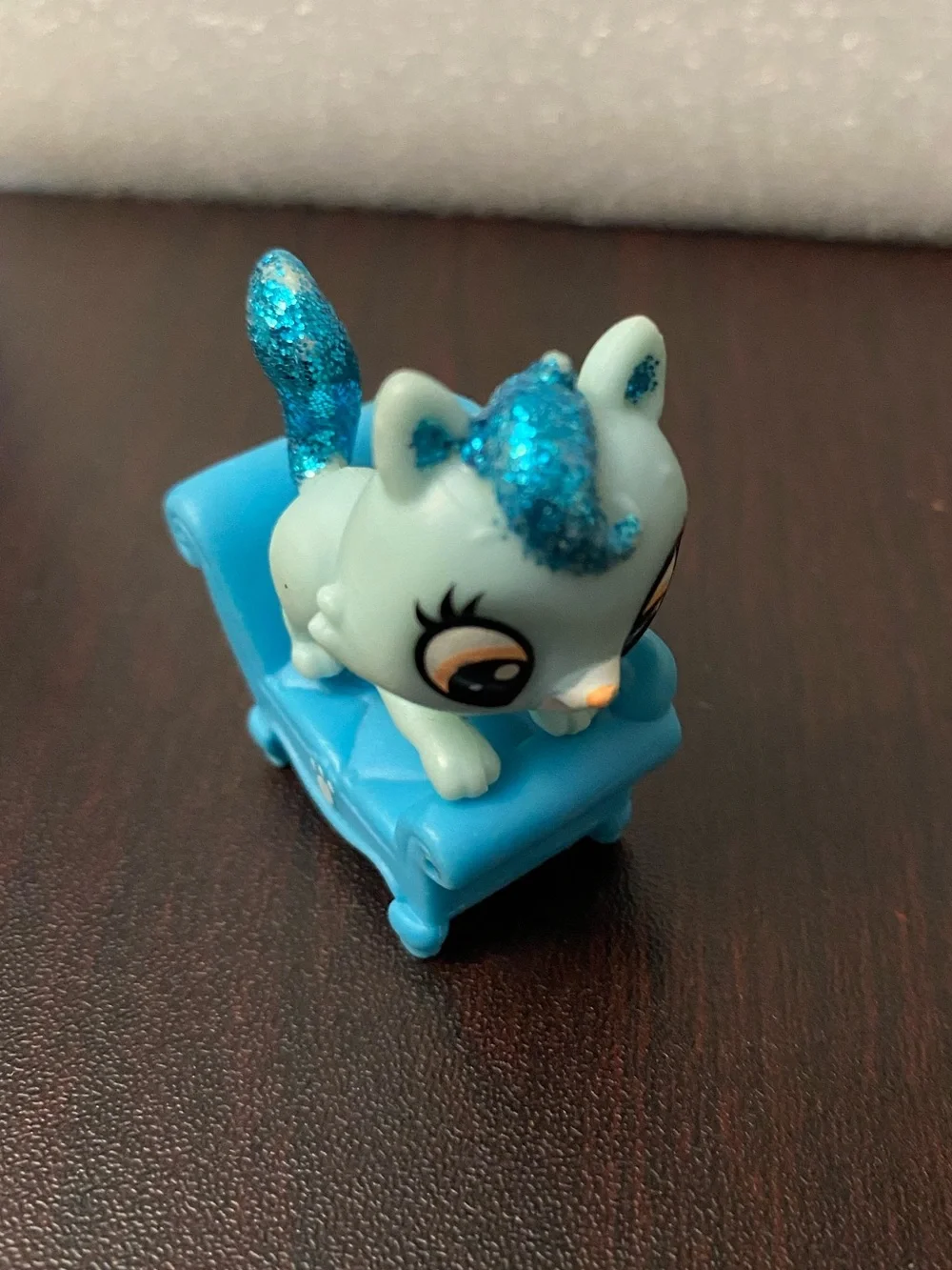 Littlest Pet Shop Blue Glitter Kitten on Bright Blue Chair